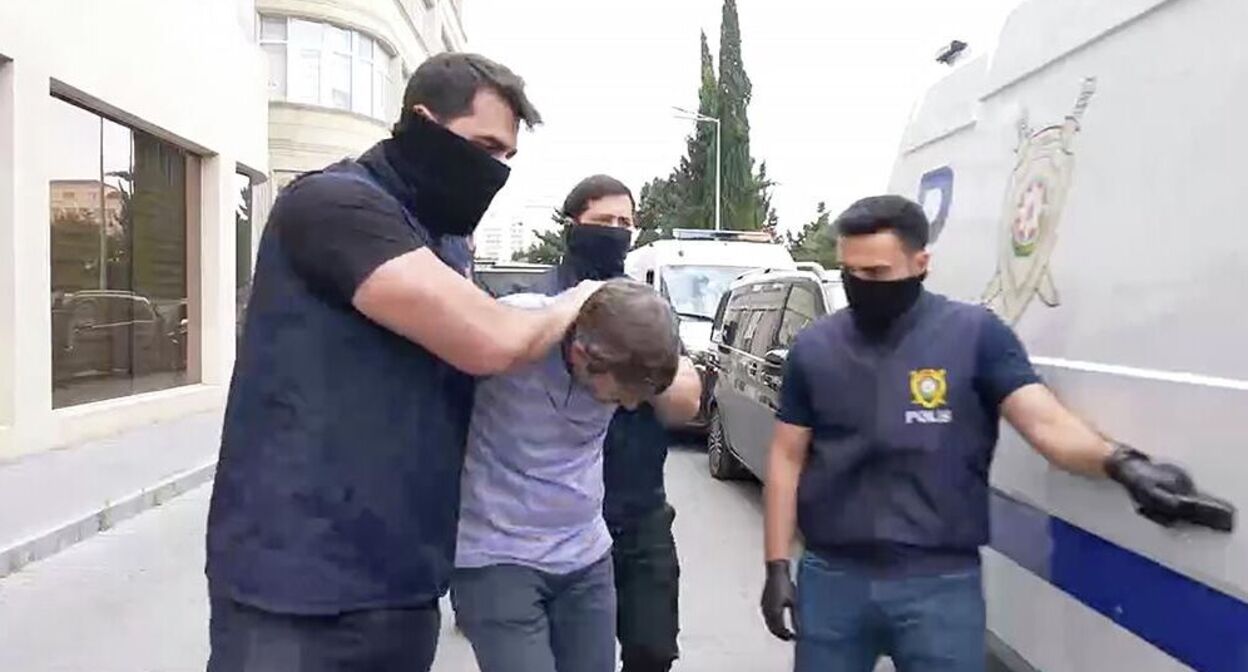 Задержание сотрудников "Sputnik Азербайджан". Скриншот видео https://ria.ru/20250701/baku-2026505027.html